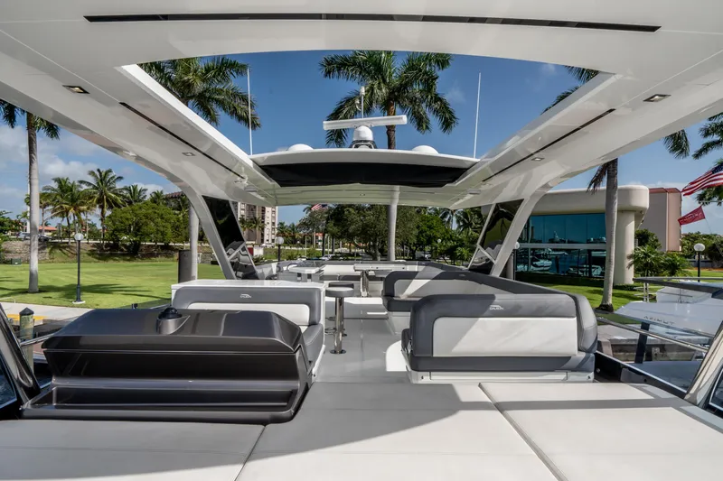  Yacht Photos Pics 2019-Galeon-640-Fly-MarineMax-Yacht-Center