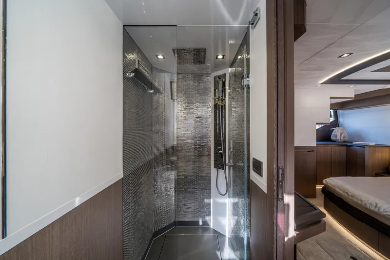  Yacht Photos Pics 2019-Galeon-640-Fly-MarineMax-Yacht-Center