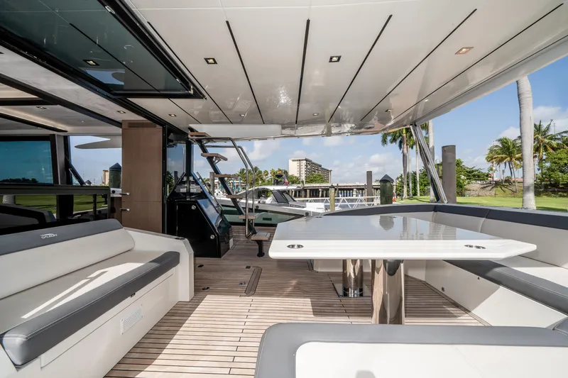  Yacht Photos Pics 2019-Galeon-640-Fly-MarineMax-Yacht-Center