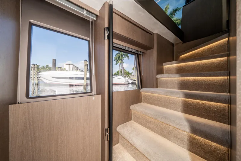  Yacht Photos Pics 2019-Galeon-640-Fly-MarineMax-Yacht-Center