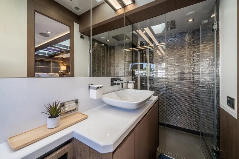  Yacht Photos Pics 2019-Galeon-640-Fly-MarineMax-Yacht-Center