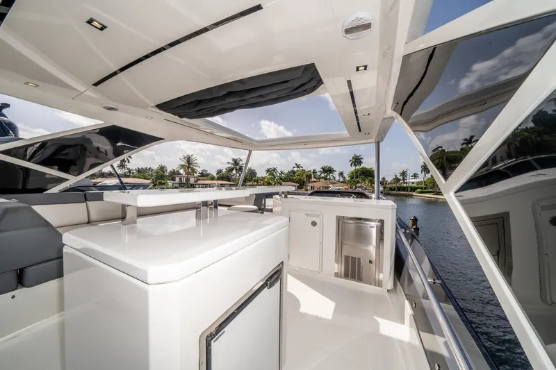  Yacht Photos Pics 2019-Galeon-640-Fly-MarineMax-Yacht-Center