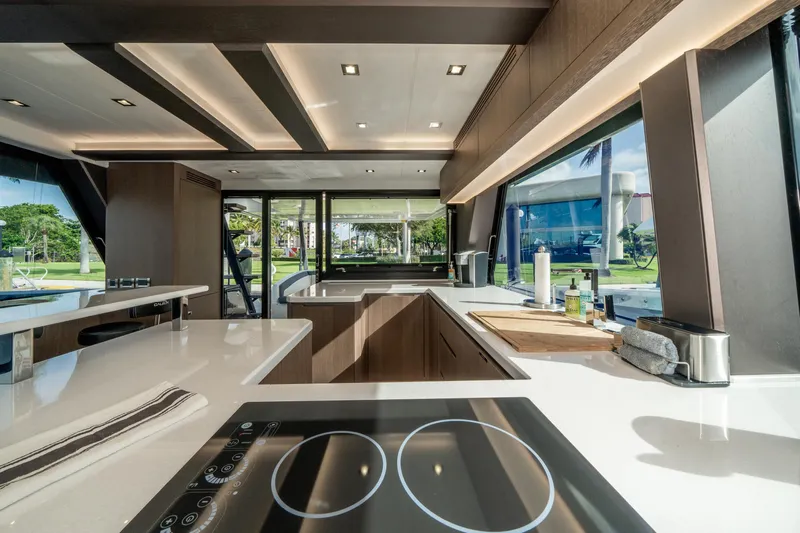  Yacht Photos Pics 2019-Galeon-640-Fly-MarineMax-Yacht-Center