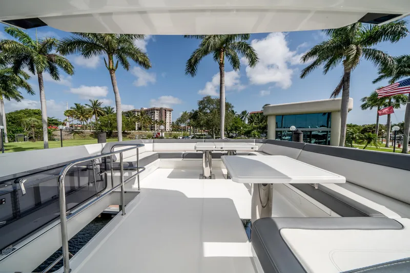  Yacht Photos Pics 2019-Galeon-640-Fly-MarineMax-Yacht-Center