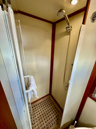 Moonshadow Yacht Photos Pics Shower area in 2004 Grand Banks 49 Eastbay HX yacht, featuring a handheld showerhead.