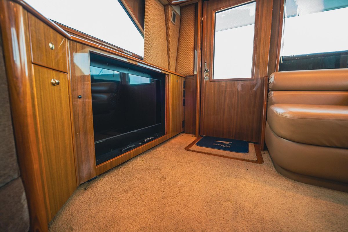 2005 Viking 48 