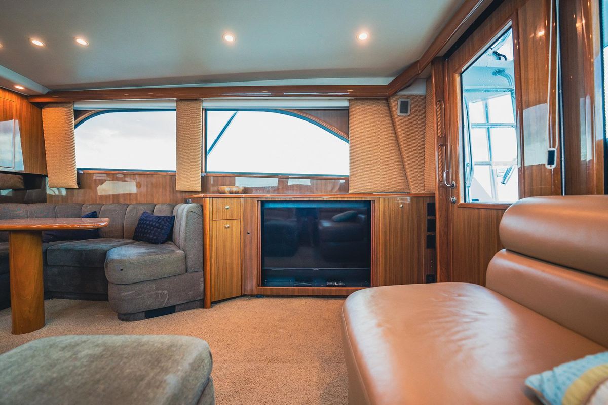 2005 Viking 48 
