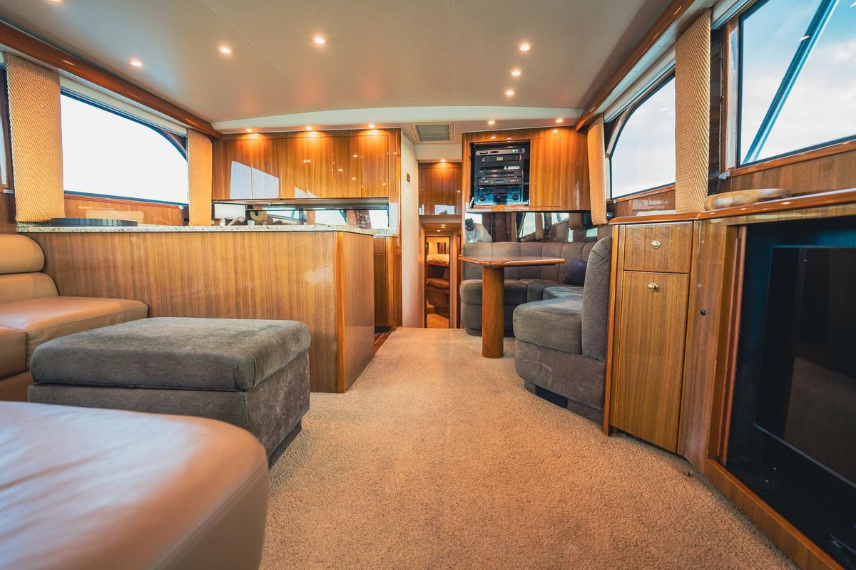 2005 Viking 48 