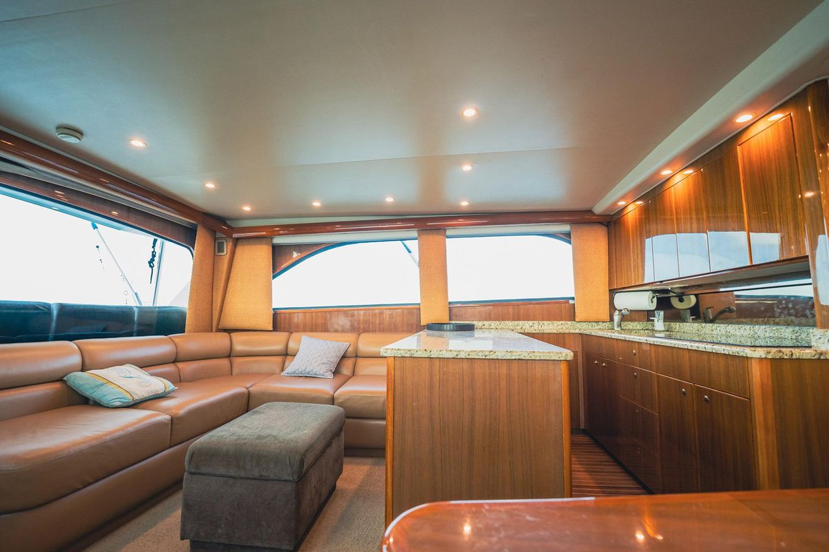 2005 Viking 48 