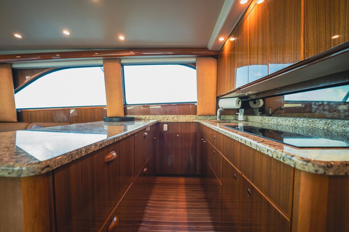 2005 Viking 48 
