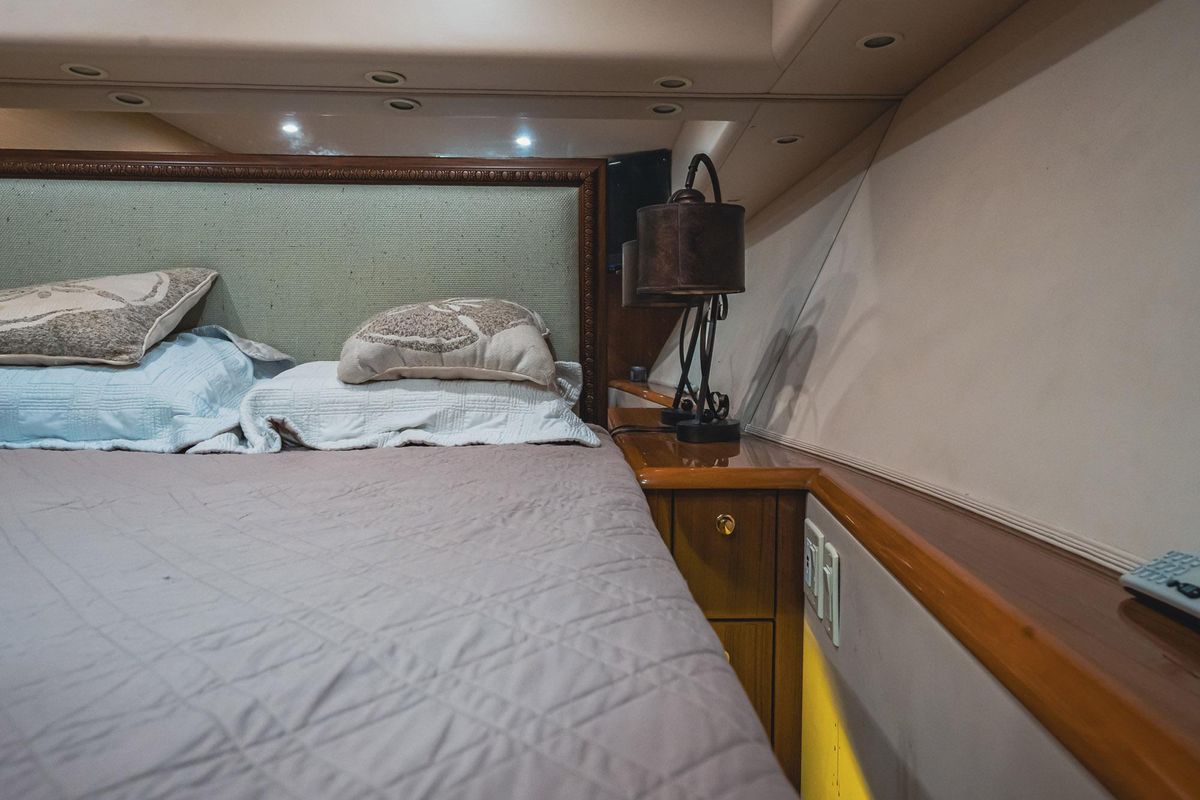 2005 Viking 48 
