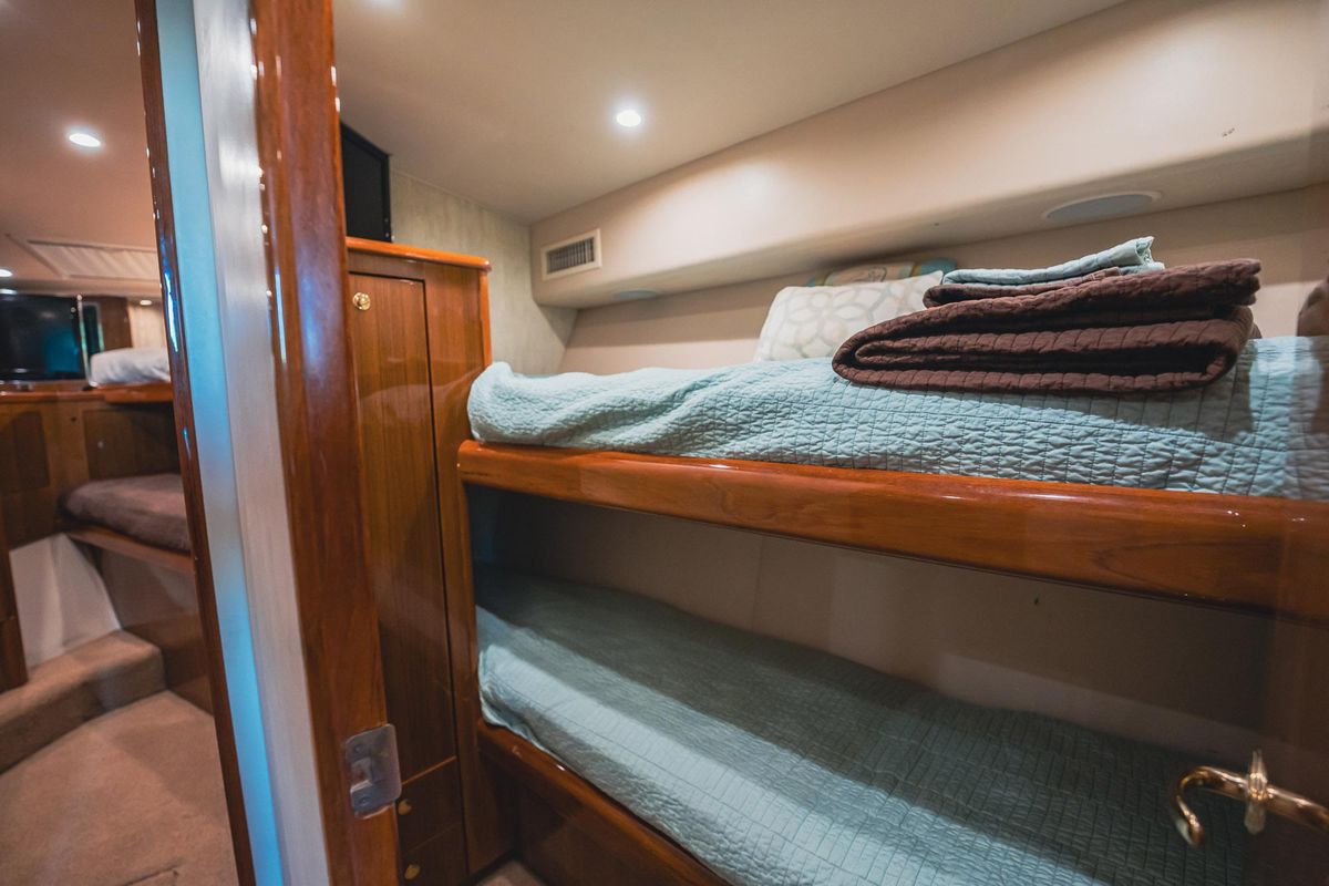 2005 Viking 48 