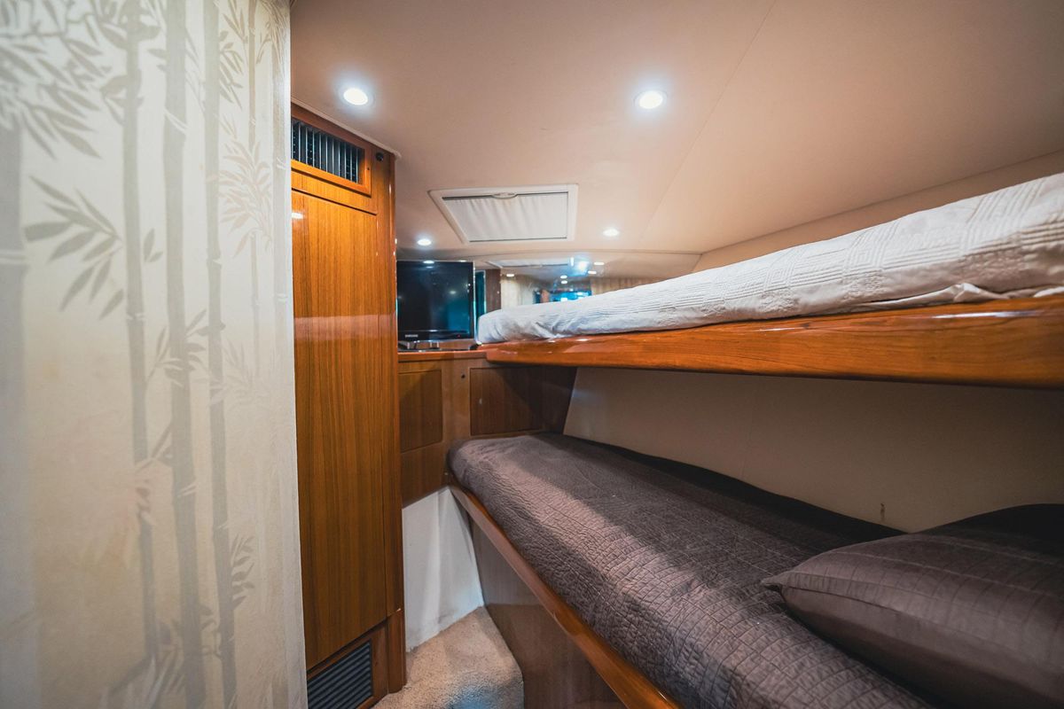 2005 Viking 48 