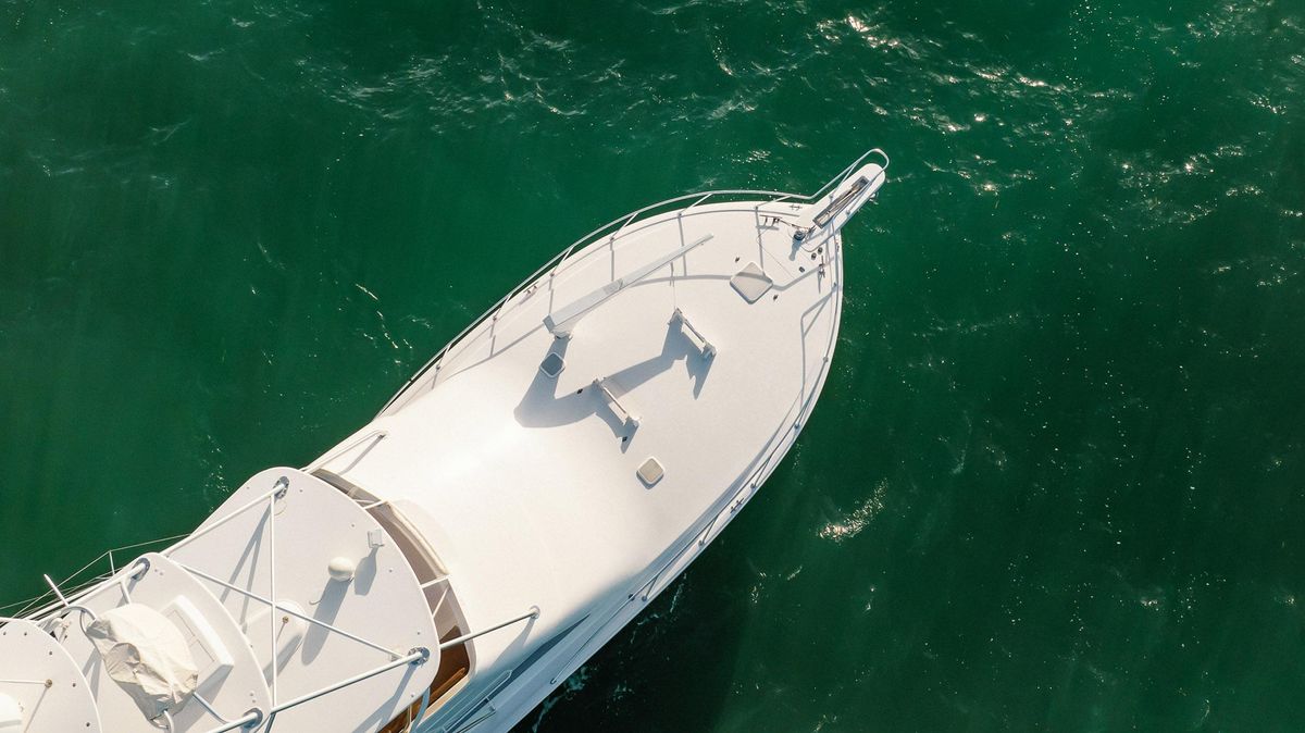 2005 Viking 48 