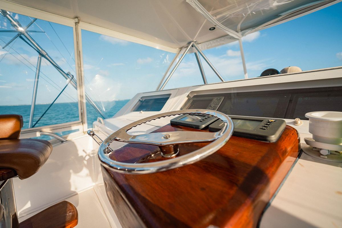 2005 Viking 48 