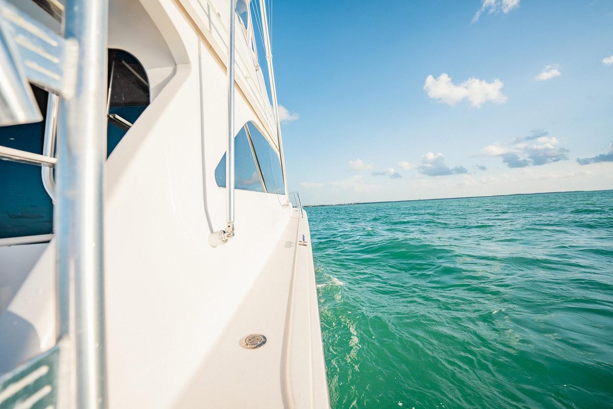 2005 Viking 48 