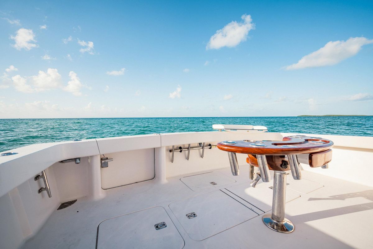 2005 Viking 48 