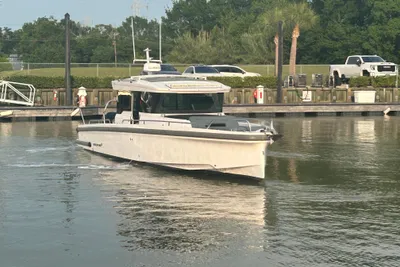 Axopar 37 Cross Cabin