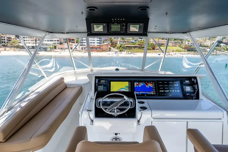 Reel Ranchin Yacht Photos Pics Helm of 2004 Hatteras 54 Convertible yacht with advanced navigation systems.