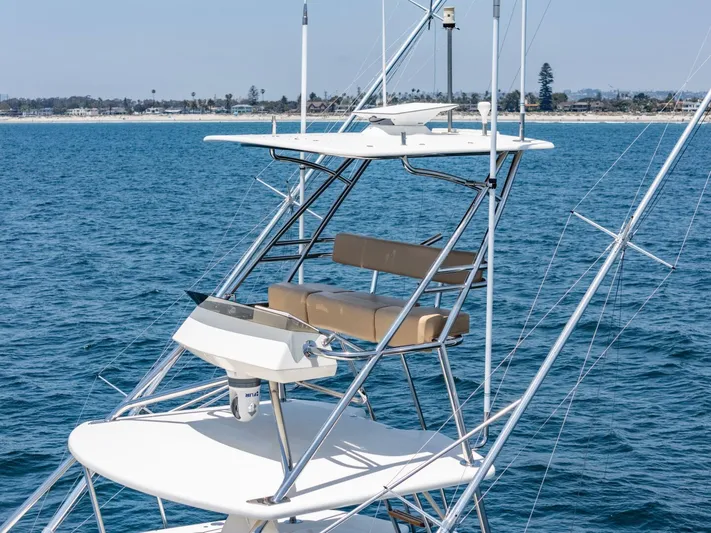 Reel Ranchin Yacht Photos Pics 2004 Hatteras 54 Convertible yacht tower with ocean backdrop.