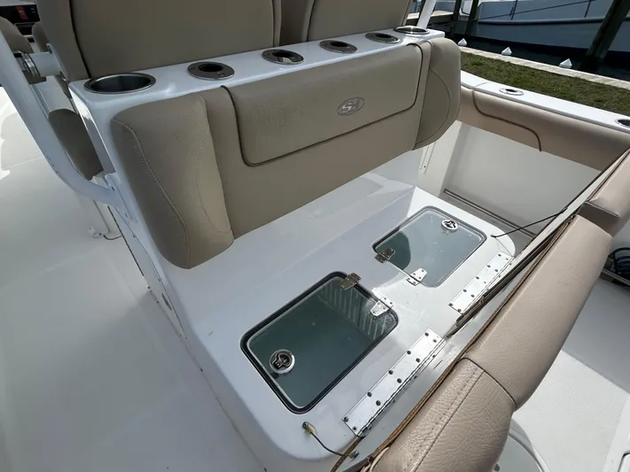 Salty Rim Yacht Photos Pics 2015 Sea Hunt Gamefish 30 interior with coffin box and seating arrangement.