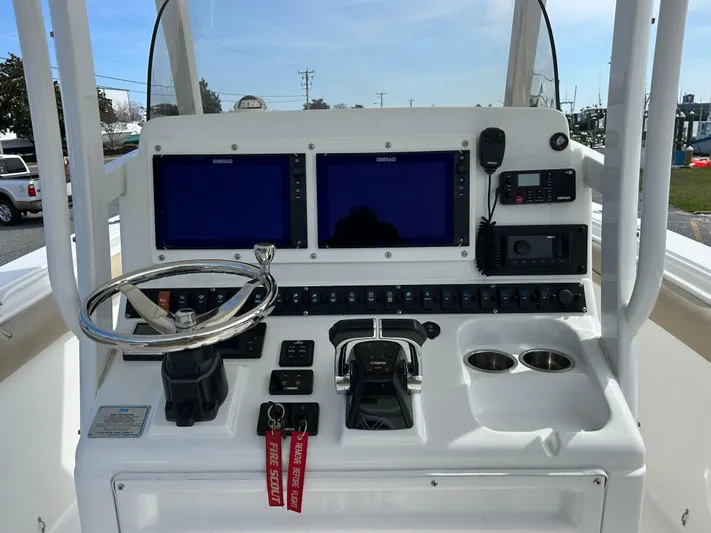 Salty Rim Yacht Photos Pics 2015 Sea Hunt Gamefish 30 helm with dual displays, steering wheel, and control panel.