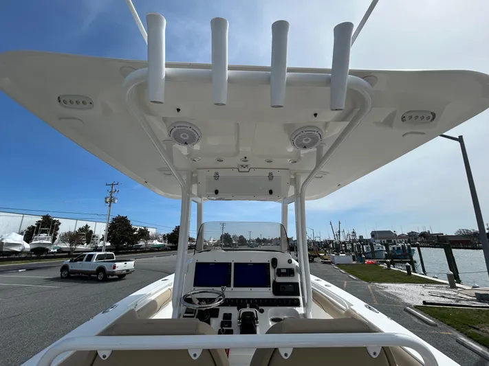 Salty Rim Yacht Photos Pics 2015 Sea Hunt Gamefish 30 boat helm with electronics, docked near marina.