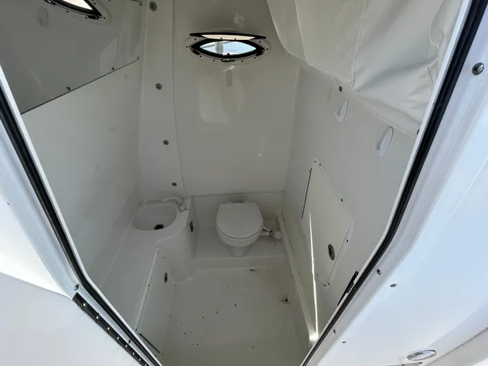 Salty Rim Yacht Photos Pics 2015 Sea Hunt Gamefish 30 boat interior with toilet and porthole window.
