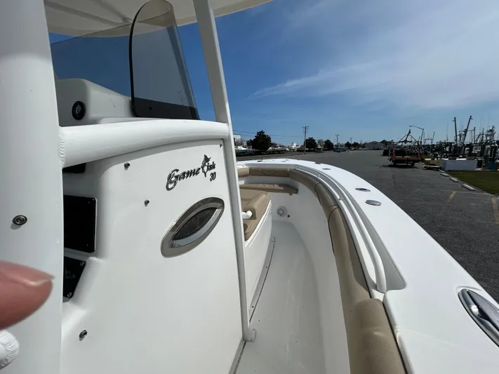 Salty Rim Yacht Photos Pics 2015 Sea Hunt Gamefish 30 boat with coffin box, docked under clear blue sky.