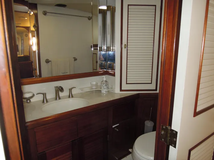 Sea Angel Yacht Photos Pics One of the guest heads