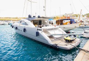 Pershing 76