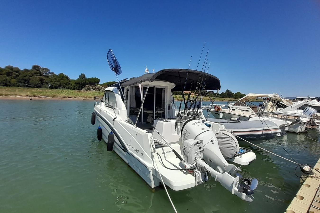 2022 Beneteau Antares 8 Fishing