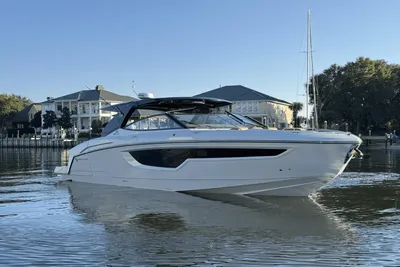Cruisers Yachts 38 GLS Outboard