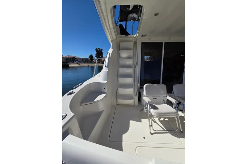 Soul Mates Yacht Photos Pics 2005 Meridian 411 Sedan yacht deck with seating and ladder, under clear blue sky.