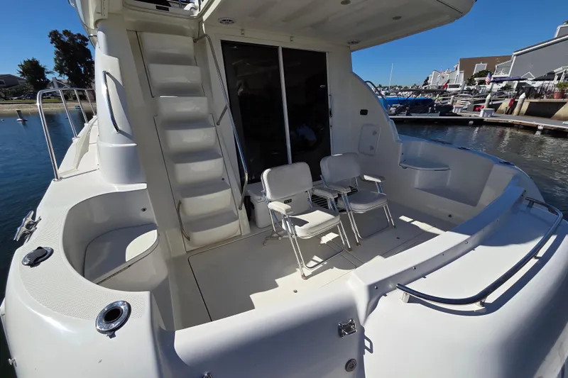 Soul Mates Yacht Photos Pics 2005 Meridian 411 Sedan yacht with spacious deck and seating at marina.