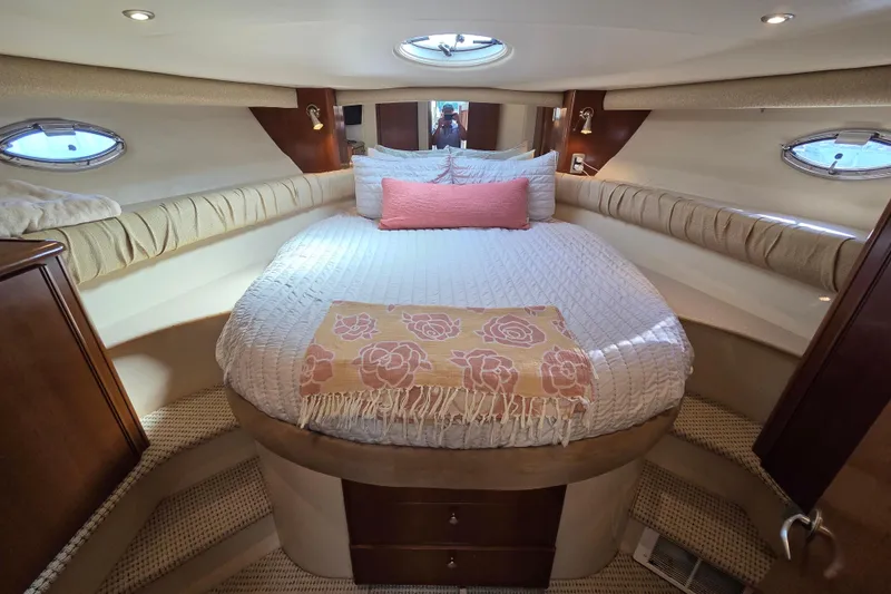 Soul Mates Yacht Photos Pics Luxurious 2005 Meridian 411 Sedan yacht bedroom with cozy bedding and elegant wood accents.