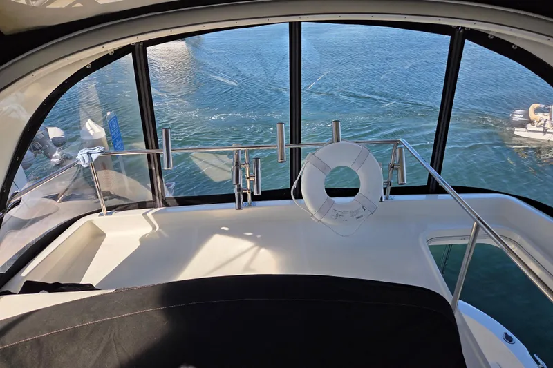 Soul Mates Yacht Photos Pics 2005 Meridian 411 Sedan yacht interior with ocean view and safety equipment.