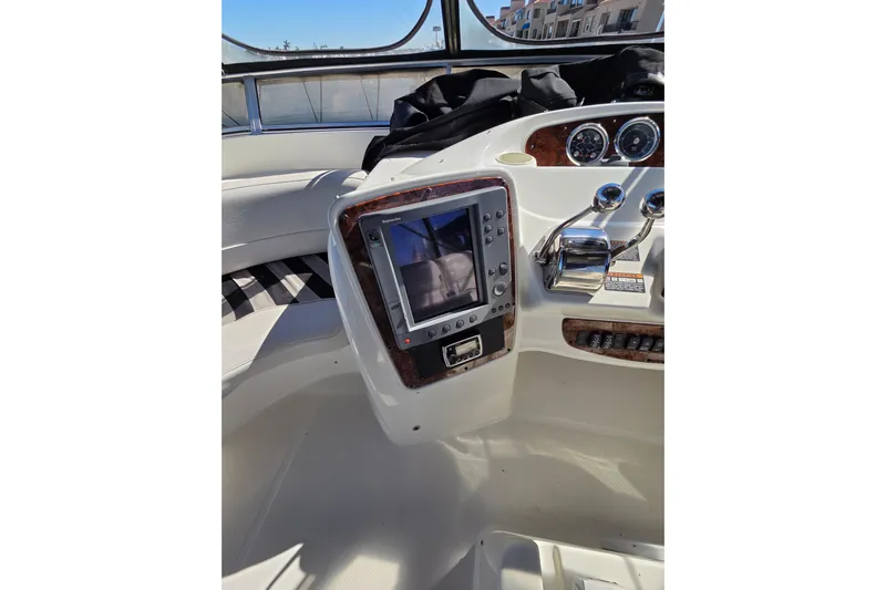 Soul Mates Yacht Photos Pics 2005 Meridian 411 Sedan helm with navigation controls and display screen.