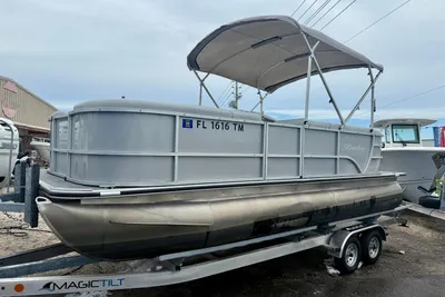 Bentley Pontoons 20 LE