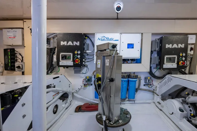 Done Deal Yacht Photos Pics 