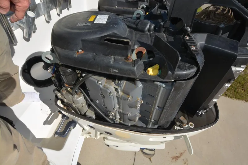 Hot Hooks Yacht Photos Pics 2006 Contender 33 Tournament boat engine, detailed view of internal components.