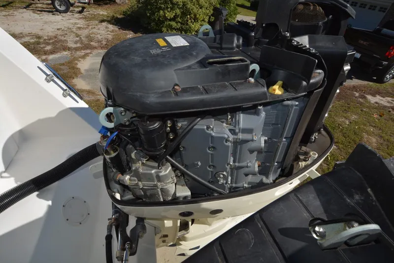 Hot Hooks Yacht Photos Pics 2006 Contender 33 Tournament boat engine, detailed view of motor components.