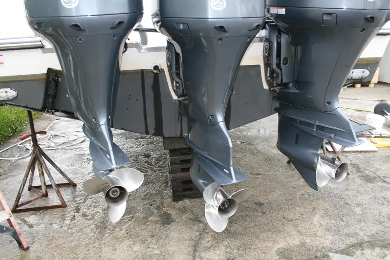 Slacker Yacht Photos Pics 