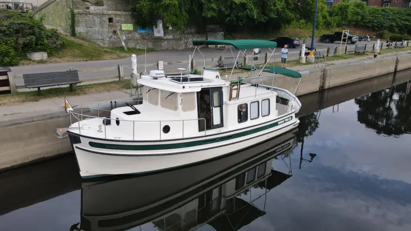 Sundance Yacht Photos Pics 