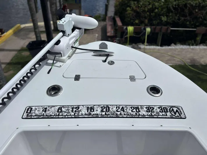  Yacht Photos Pics 2007 Andros Tarpon 26 boat deck with measurement scale and trolling motor.