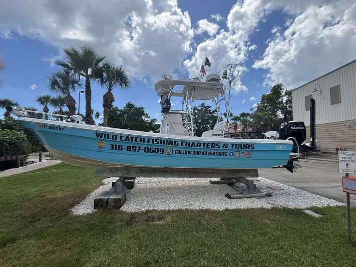  Yacht Photos Pics 2007 Andros Tarpon 26 boat for Wild Catch Fishing Charters, displayed outdoors under a cloudy sky.