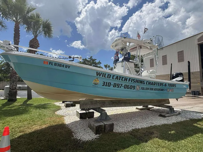  Yacht Photos Pics 2007 Andros Tarpon 26 boat on display, featuring "Wild Catch Fishing Charters & Tours" branding.