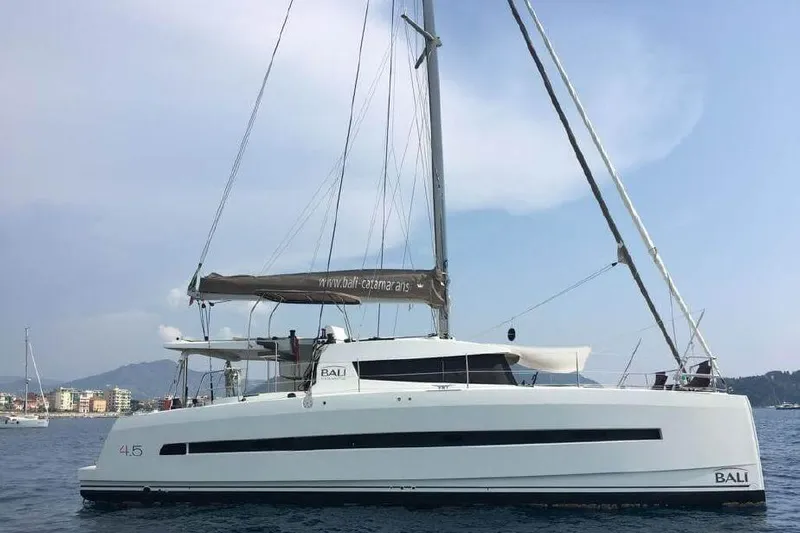  Yacht Photos Pics Bali 4.5 - D Yachts