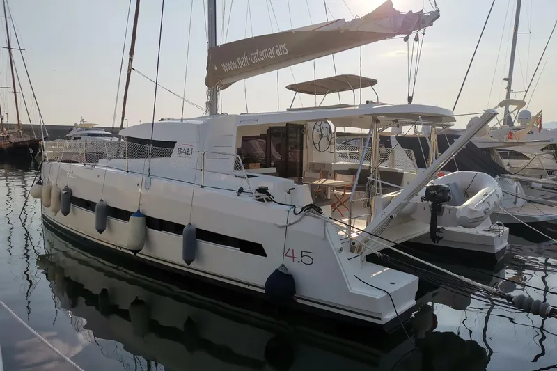  Yacht Photos Pics Bali 4.5 - D Yachts