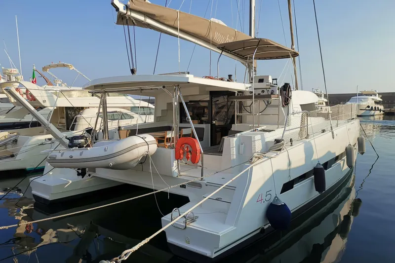  Yacht Photos Pics Bali 4.5 - D Yachts